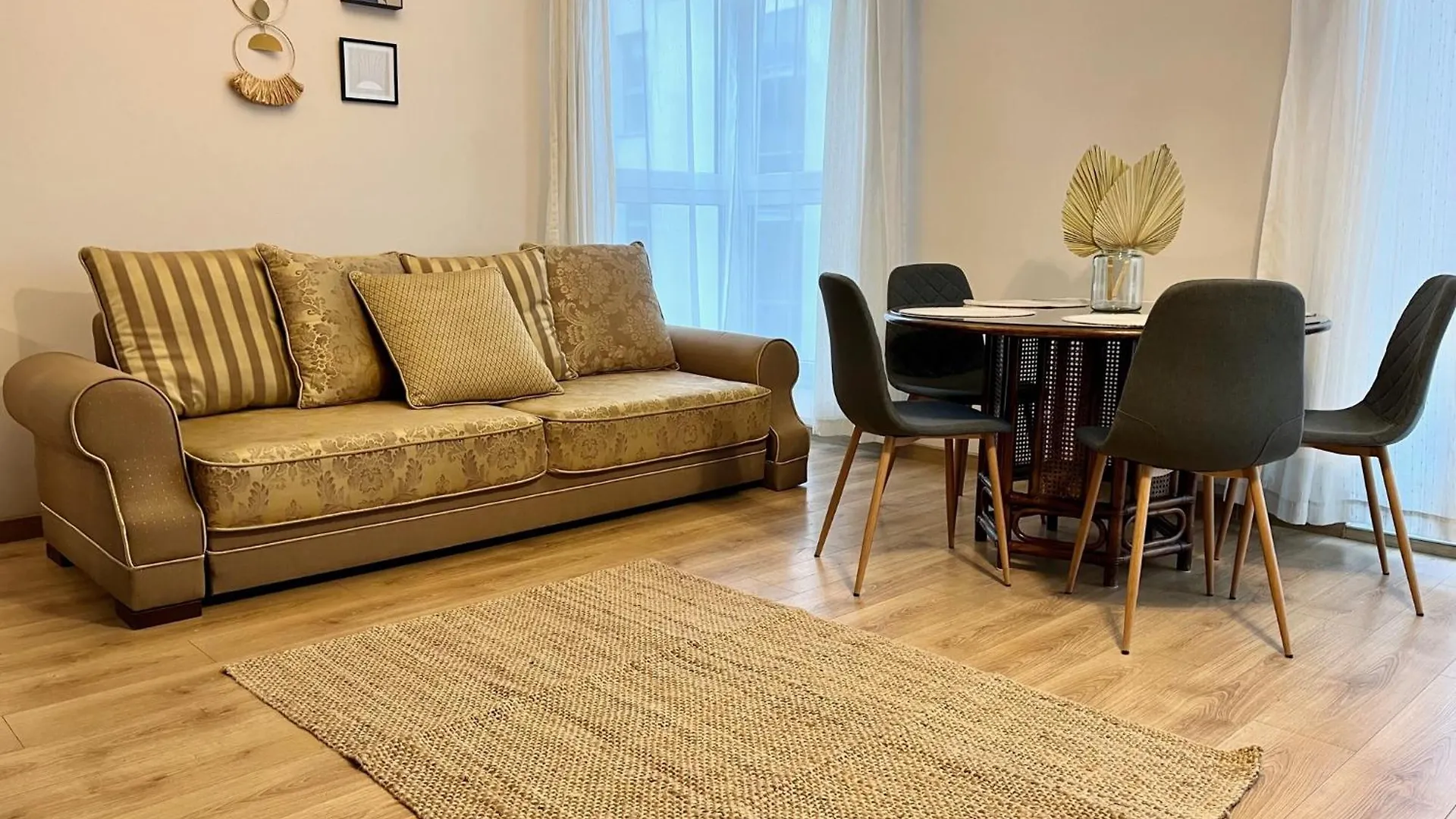 Oldtown Retro Apartment By Marina With Balcony For 6 People contacts